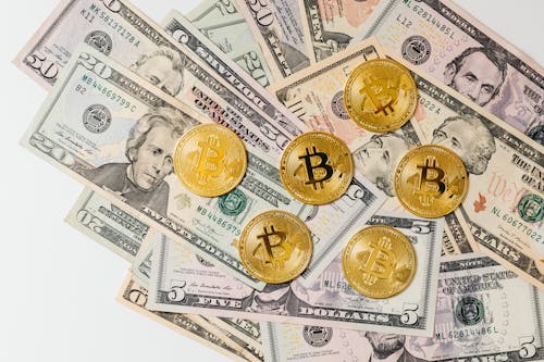 altın, amerikan doları, bitcoins içeren Ücretsiz stok fotoğraf