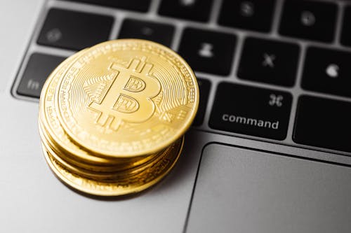 Ingyenes stockfotó arany érmék, Bitcoin, csendélet témában