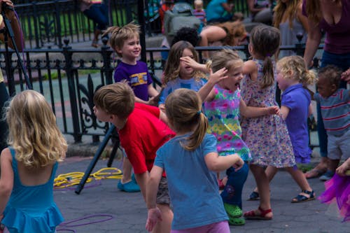 Photos gratuites de enfants jouant