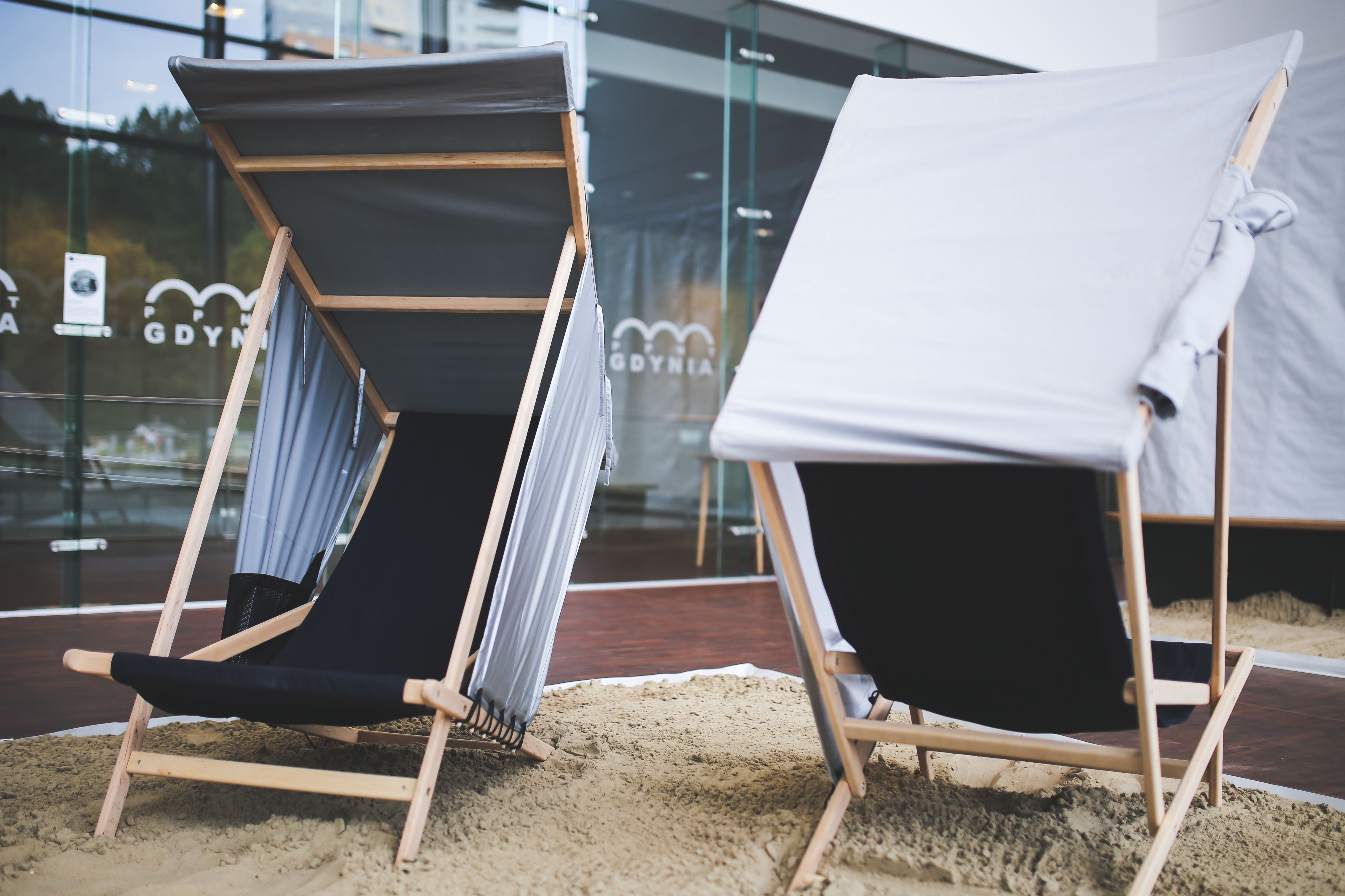 sunbeds-free-stock-photo