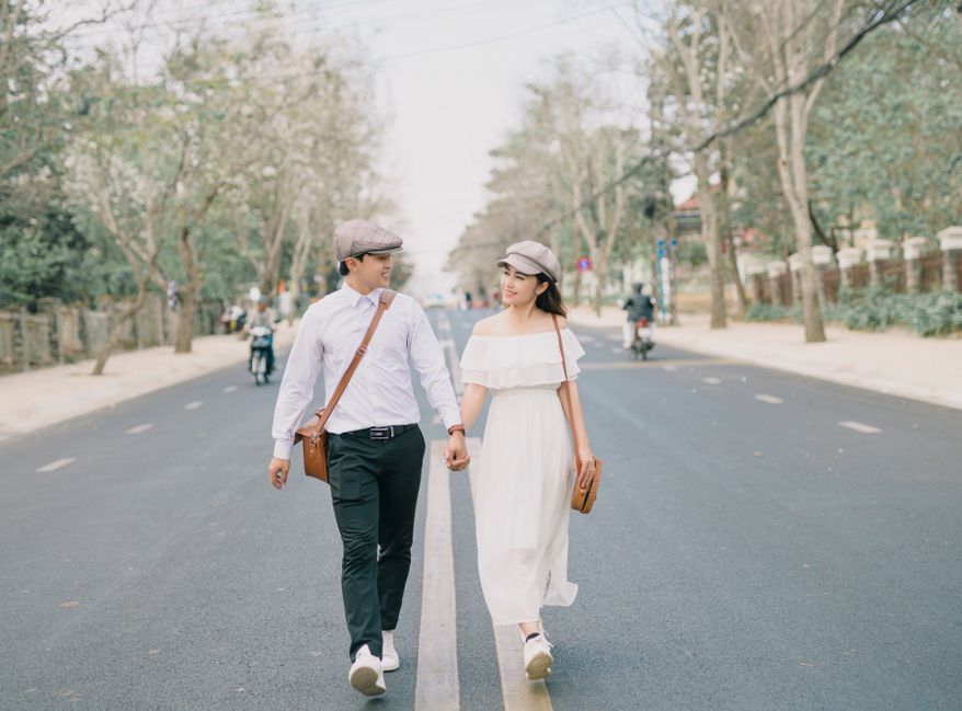 Online dating: starting a conversation on a niche platform