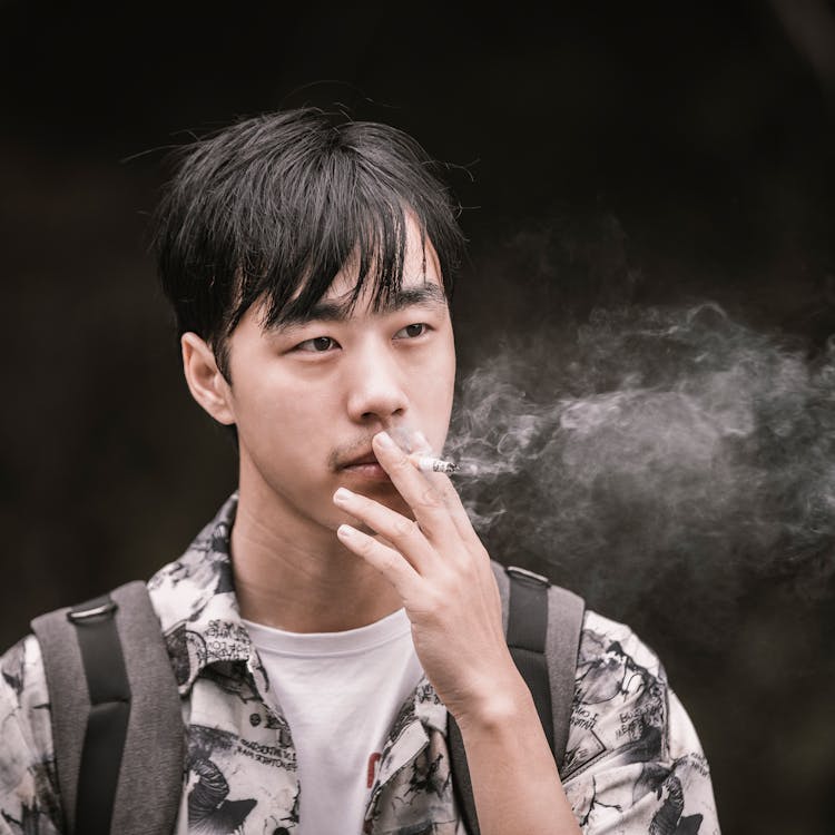 Imagine de stoc gratuită din bărbat asiatic, fum, fuma
