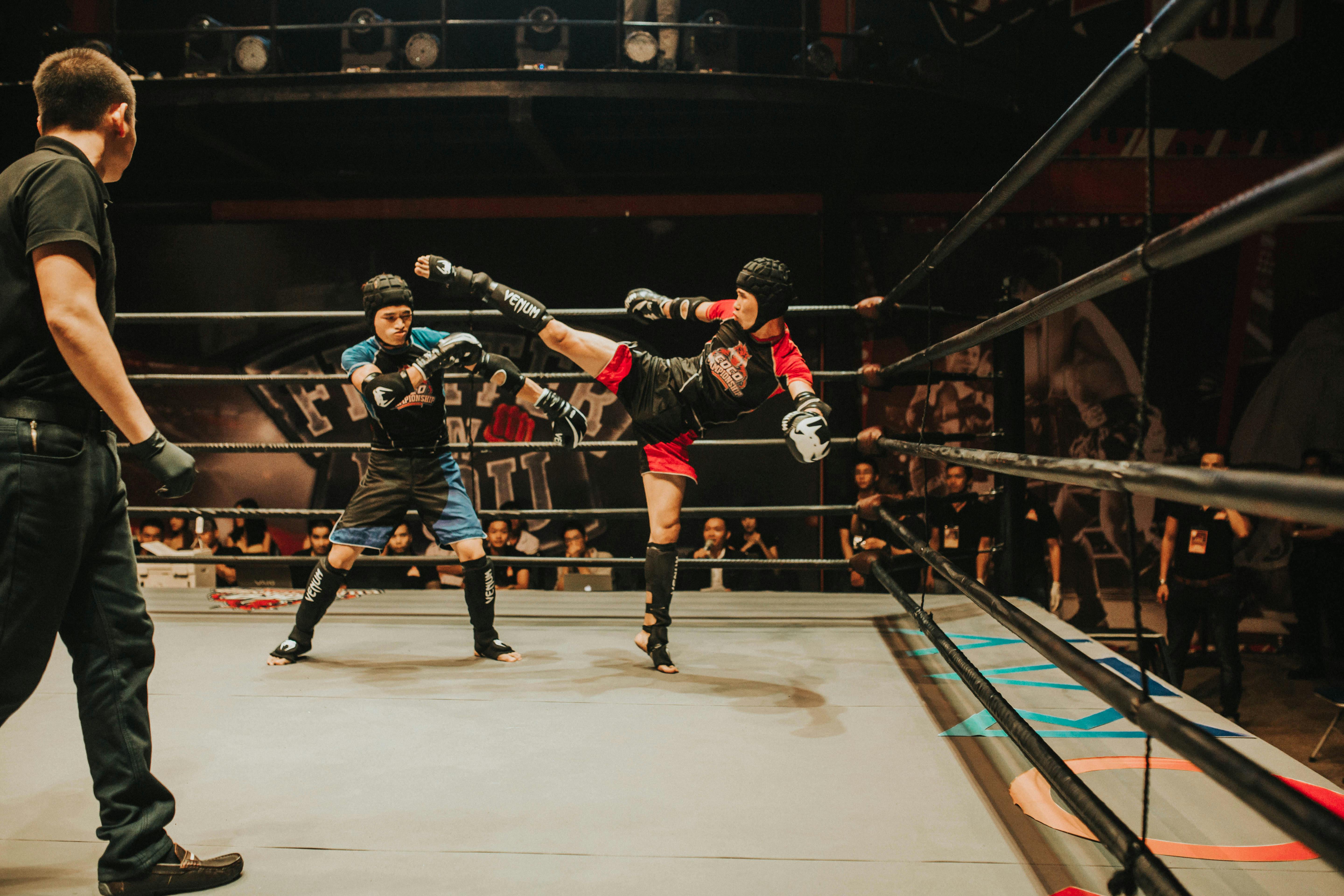 two contestant doing kick boxing match