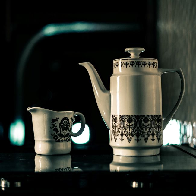 Ceramic Teapot & Milk Jug Set