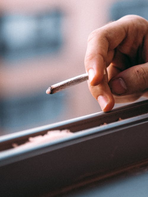 Free Close-up of Holding a Cigarette Stock Photo
