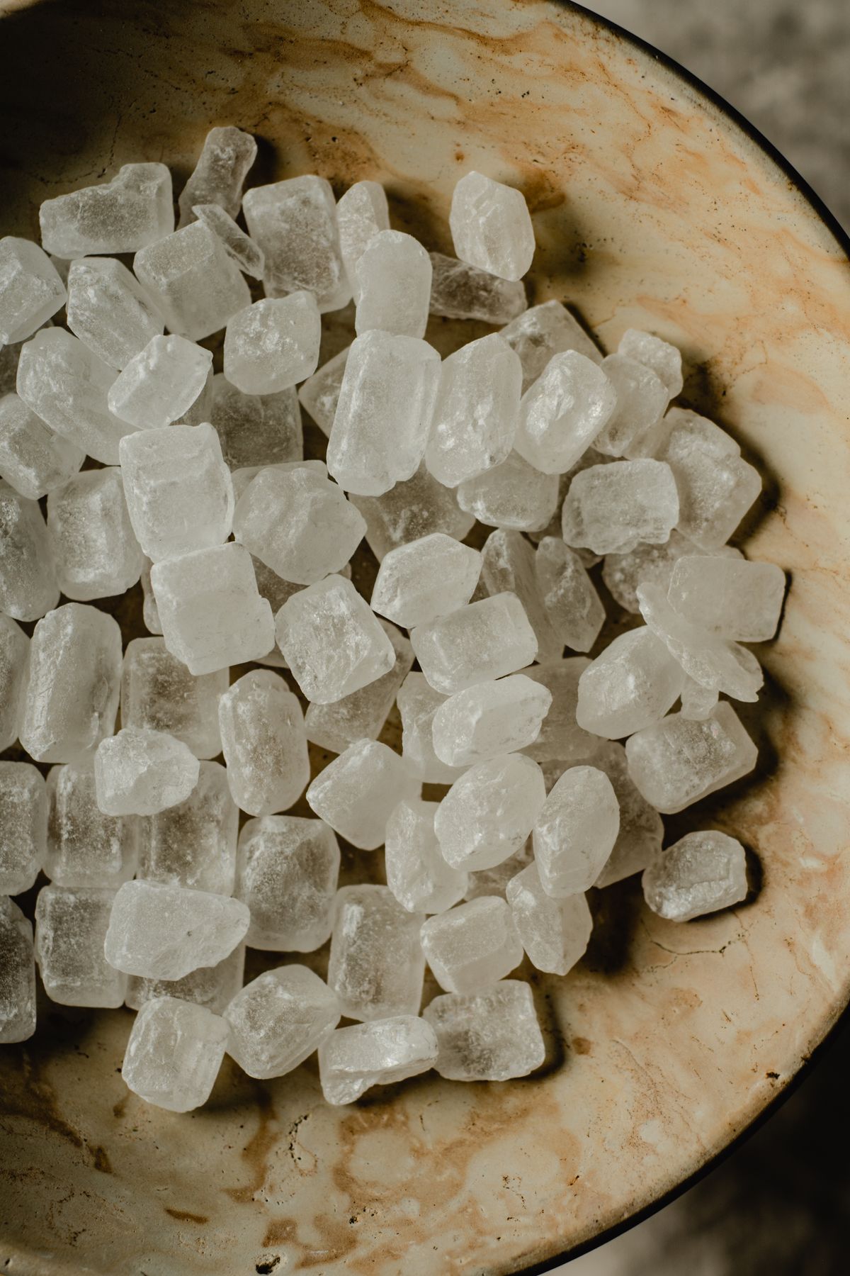 Large transparent sugar crystals