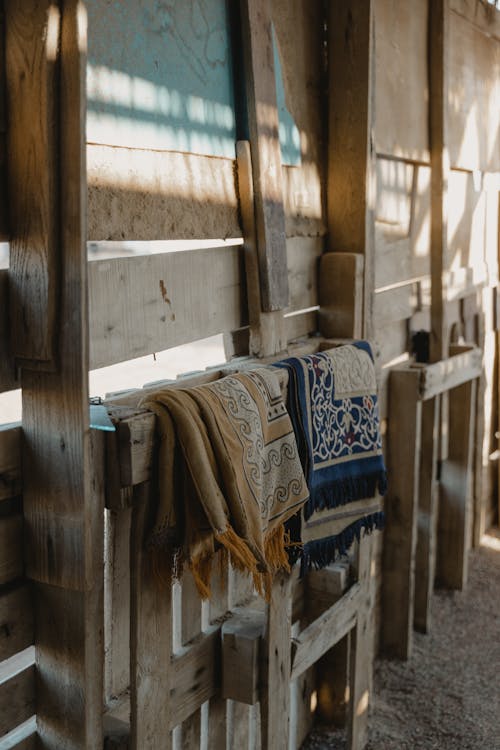 목조 벽, 수직 쐈어, 양탄자의 무료 스톡 사진