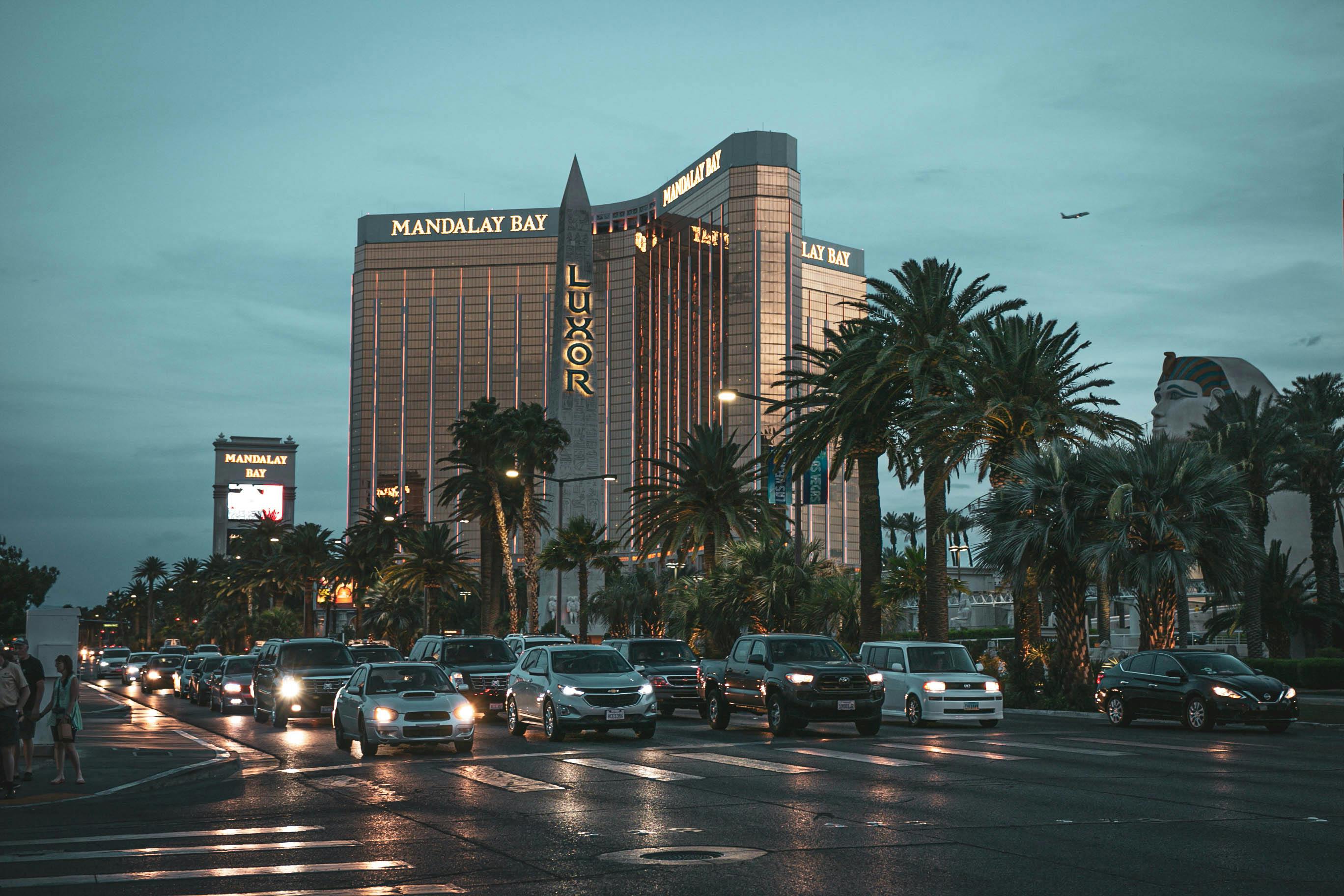 Beautiful young girl background the famous hotel in Las Vegas, standing in  the busy city. Famous tourist attraction in USA on vacation in Las Vegas.  30199972 Stock Photo at Vecteezy