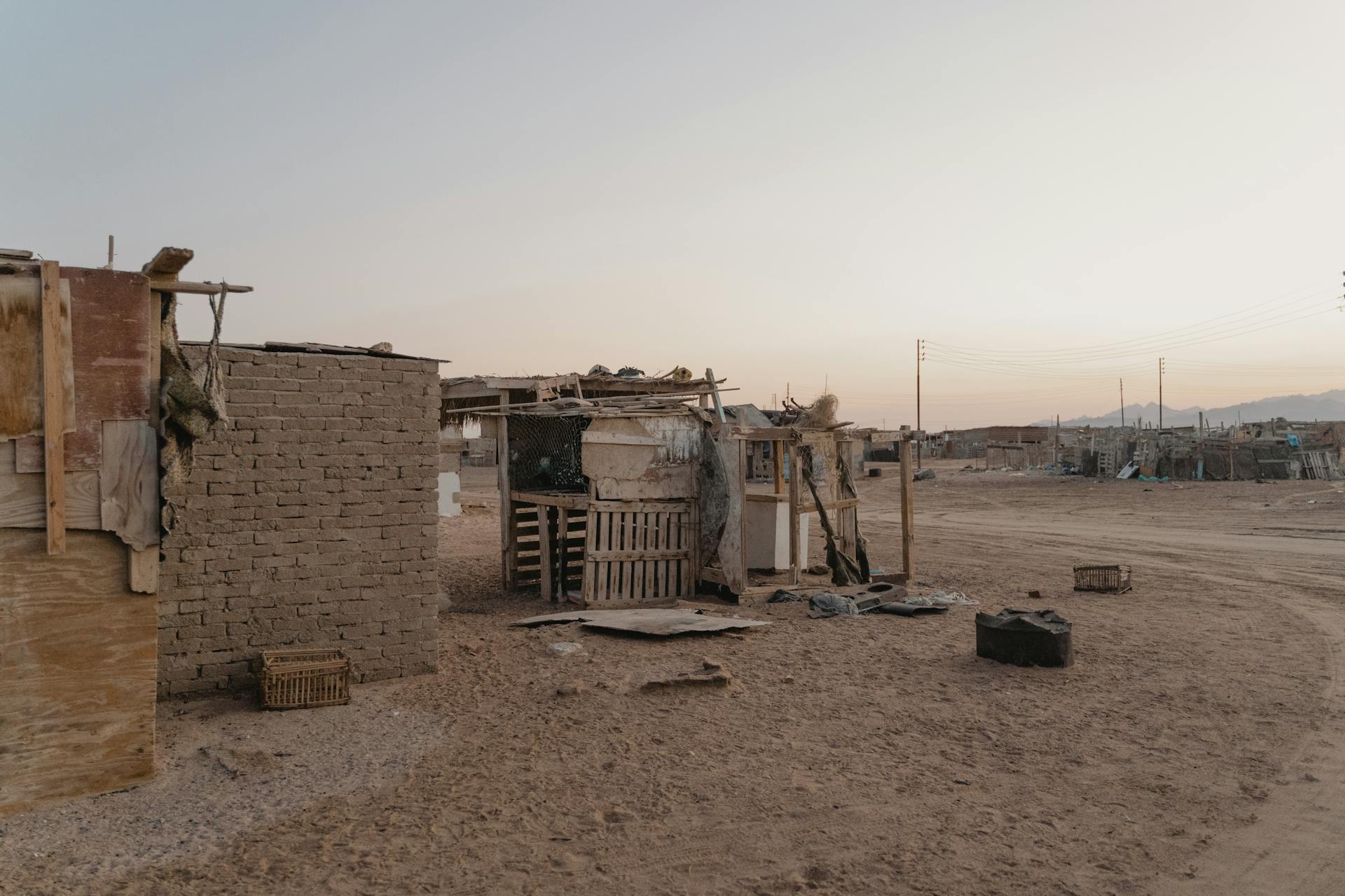 Improvised Buildings in the Desert