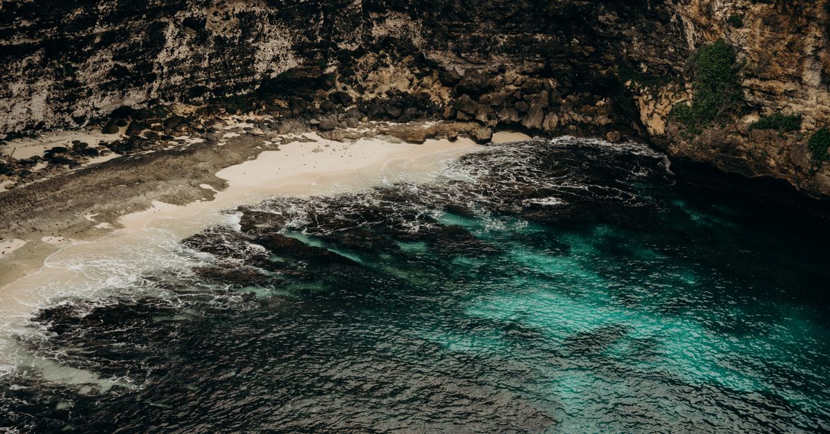 A stunning aerial view of Bali's cliffs and turquoise waters, showcasing nature's beauty.