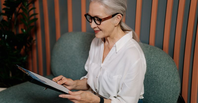 Bien choisir sa mutuelle senior : les critères qui font vraiment la différence