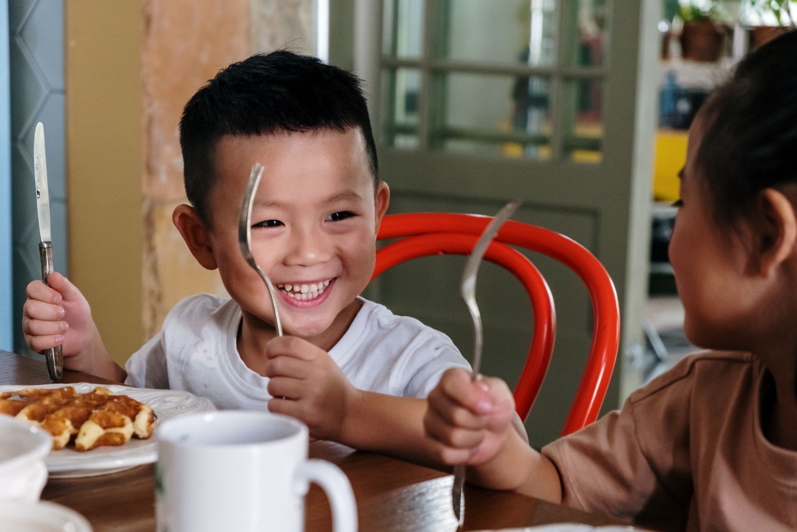 Child eating breakfast