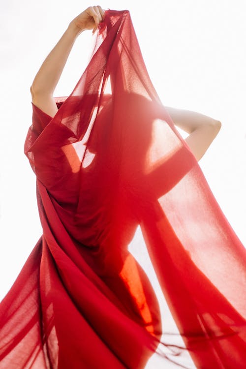 빨간 민소매 드레스 여자