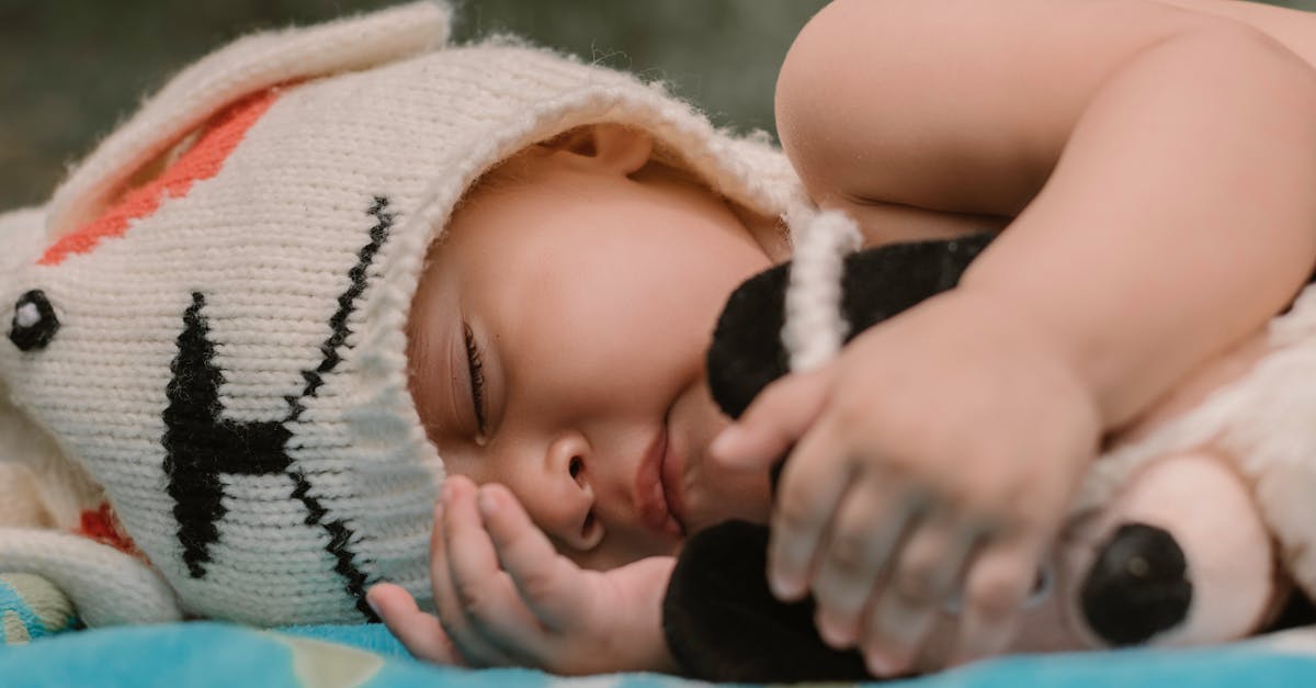 How to wake up a sleeping newborn to feed