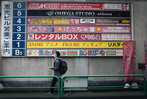 간판, 걷고 있는, 도시의 무료 스톡 사진