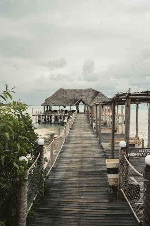 Ücretsiz ada, ahşap iskele, alet kulübesi içeren Ücretsiz stok fotoğraf Stok Fotoğraflar