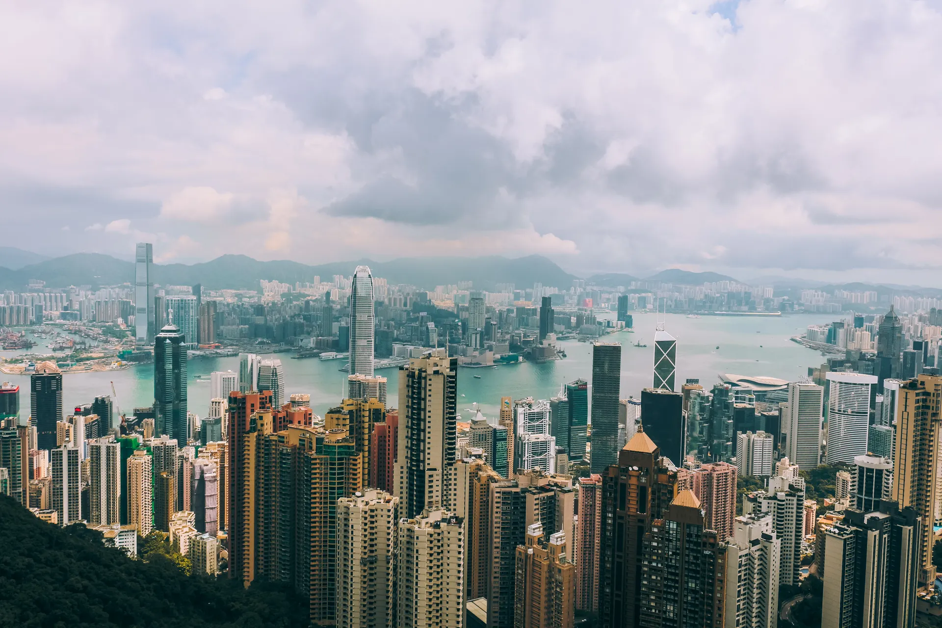 Hong Kong Private Sightseeing with a Local Driver-Guide