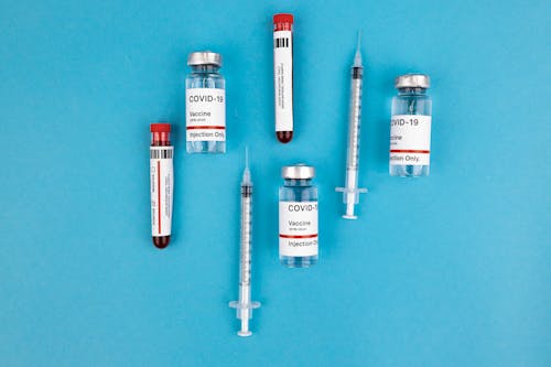 Darmowe zdjęcie z galerii z badania nad szczepionkami, covid, fiolki