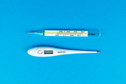 White and Yellow Thermometers