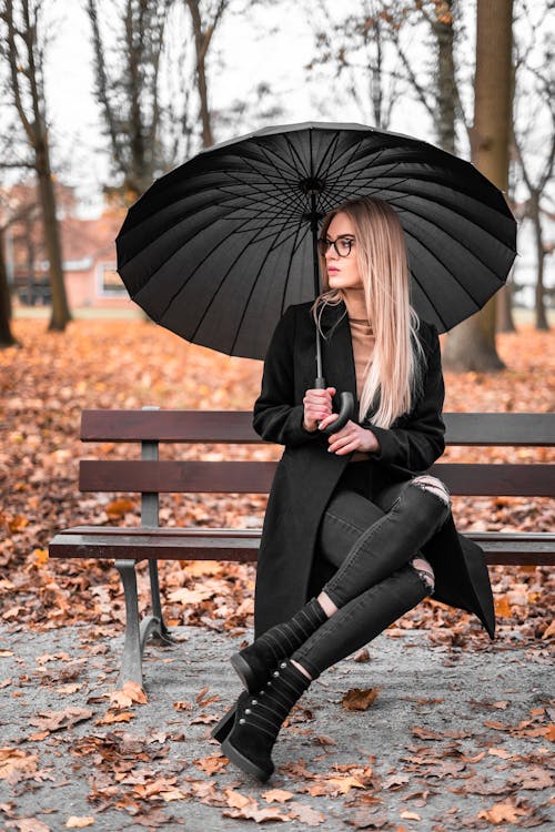 Free A Woman Sitting on the Bench Stock Photo