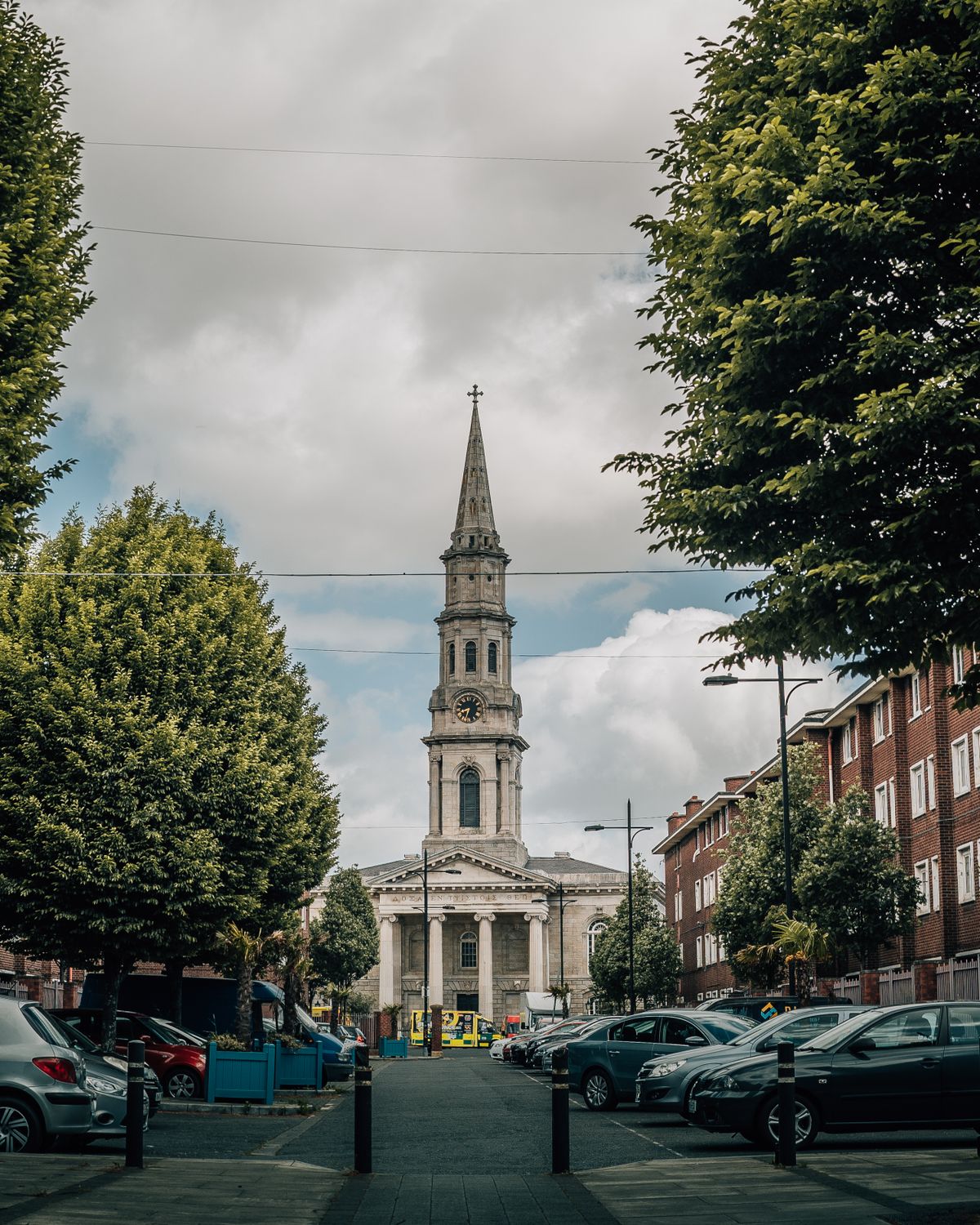 Unde te cazezi în Dublin - Smithfield - biserică istorică și stradă din oraș