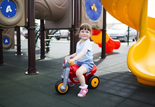 Foto d'estoc gratuïta de adorable, bebè, bici