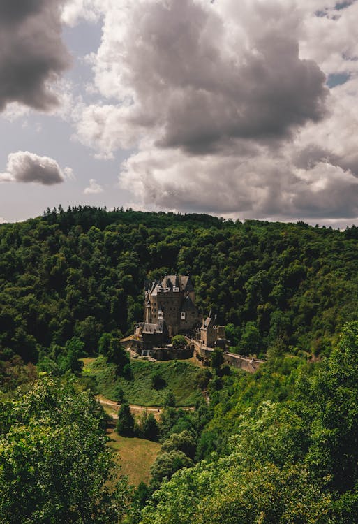 Free An Aerial Shot of the Eltz Castle Stock Photo