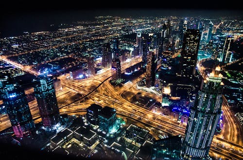 Free 游戏中时光倒流城市景观摄影在夜间 Stock Photo