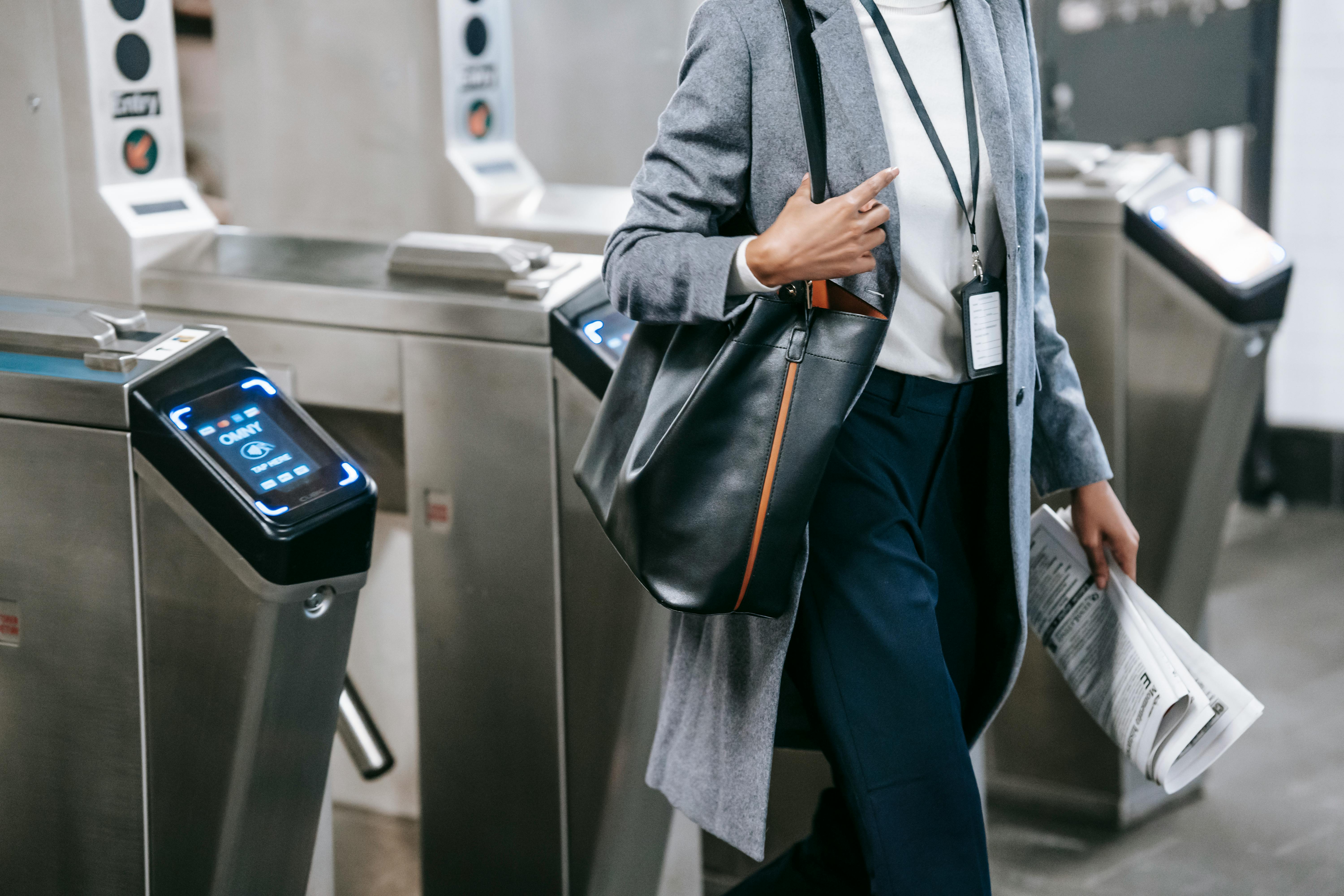 Do surrogates pass on their DNA?