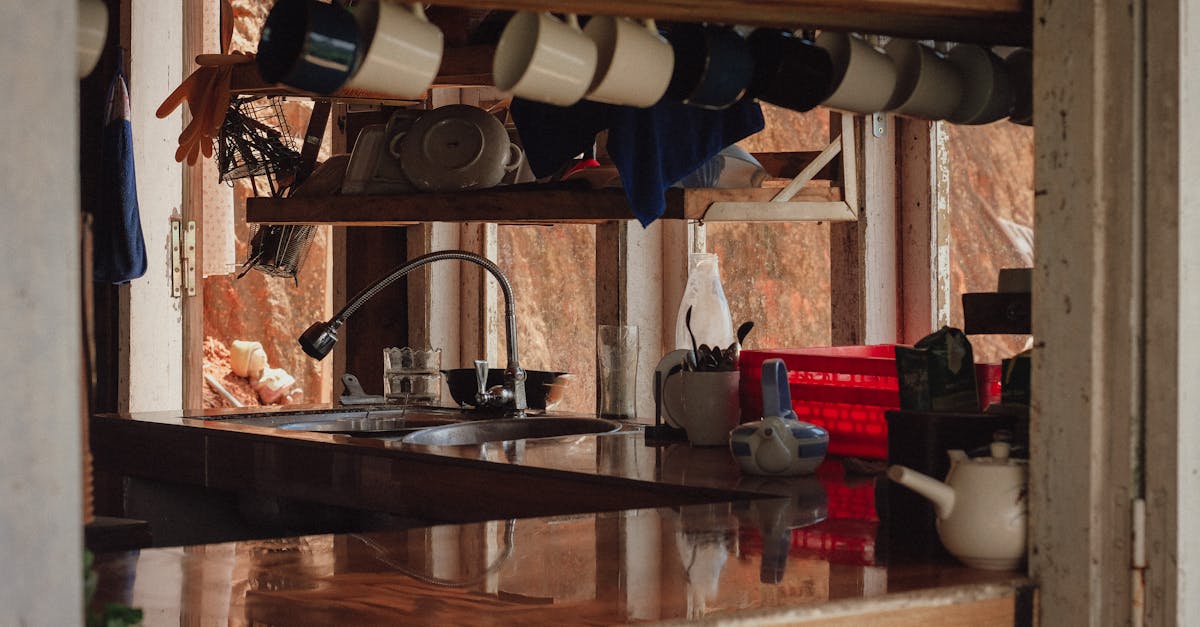 Guide pratique pour déboucher un évier à Paris