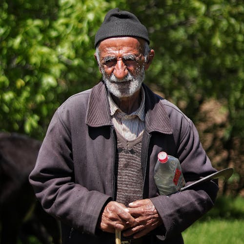 Photos gratuites de barbe grise, bouteille, chapeau