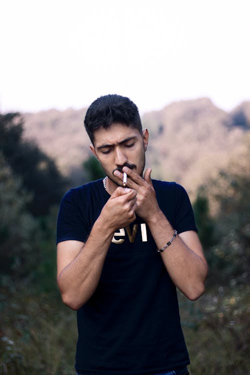 Fotos de stock gratuitas de Bigote, cigarrillo, fumando