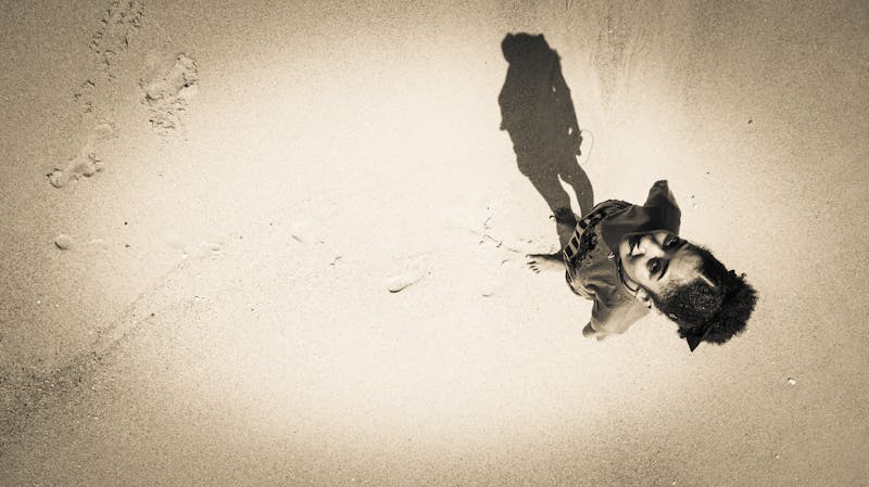 Detalle de riego y plantas en comunidad