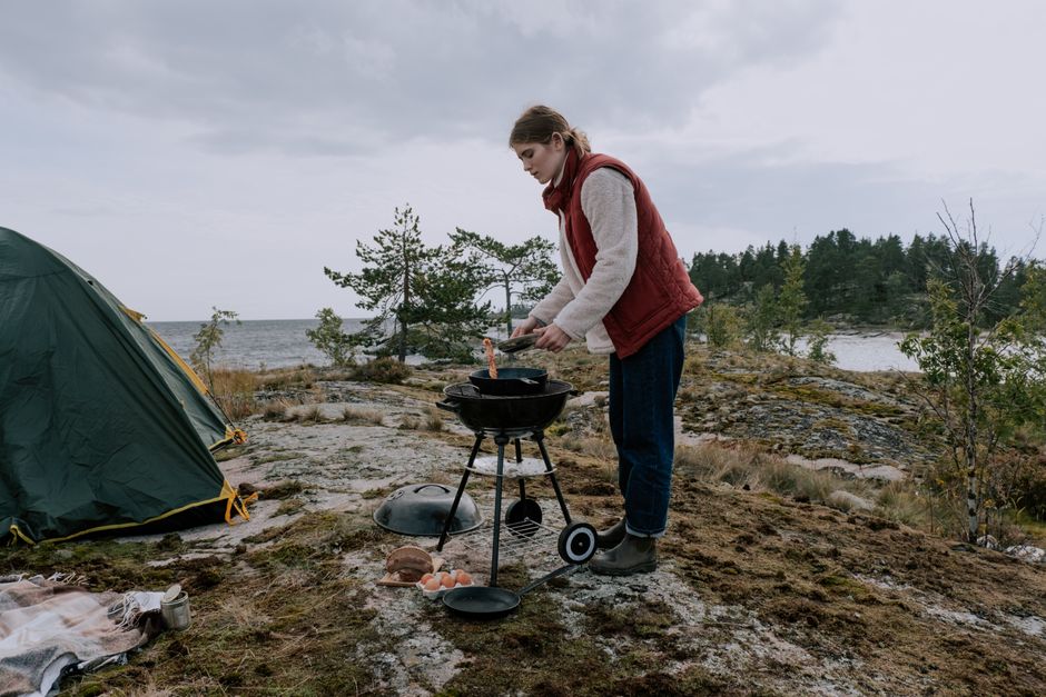 Steps to Cook Chili Over a Campfire