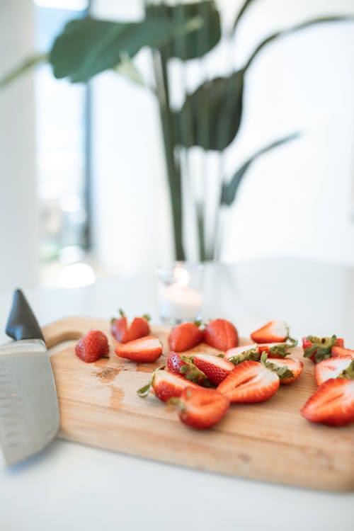 Free Strawberries on Brown Wooden Chopping Board Stock Photo