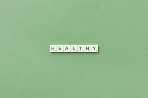 건강한, 글자 맞추기 조각, 밝은 녹색 배경의 무료 스톡 사진
