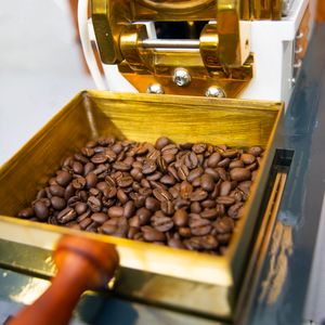 Hand grinder with roasted beans, photo by Jimmy Ramírez on Pexels