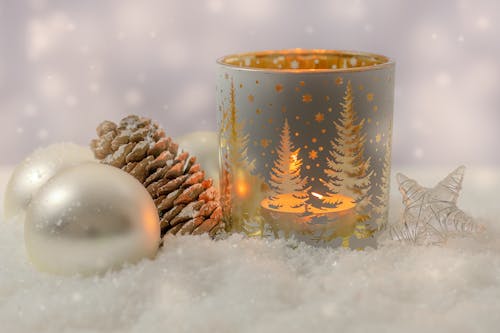 ガラスコップ, クリスマスの装飾, クリスマスボールの無料の写真素材