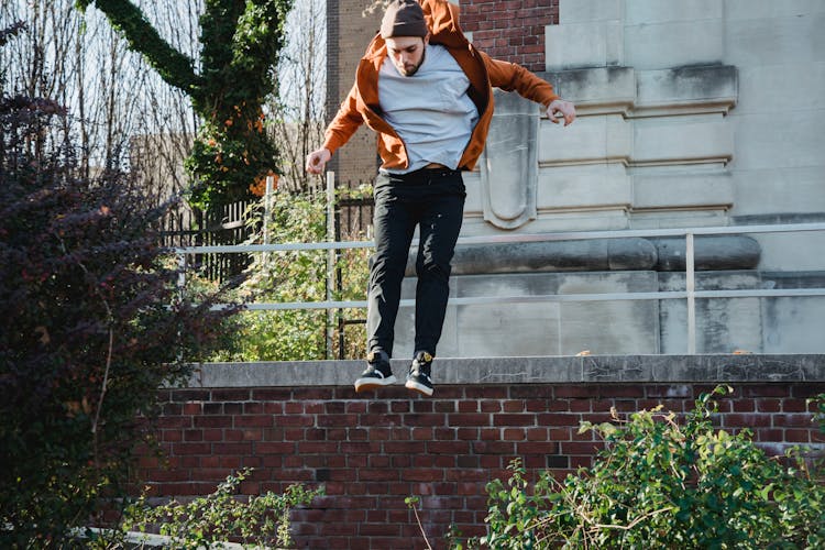 Fearless Male Tracer Jumping From Building Railing