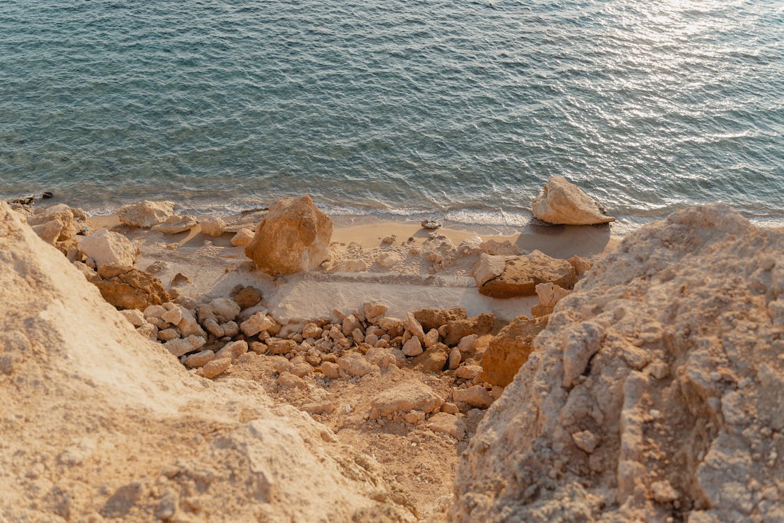 Бесплатное стоковое фото с берег, водная поверхность, волны
