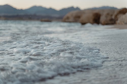 dalgalar, deniz, Deniz köpüğü içeren Ücretsiz stok fotoğraf