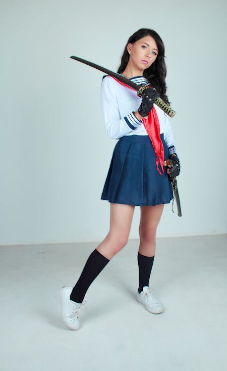 コスプレ 剣 日本の女子高生の制服の無料の写真素材