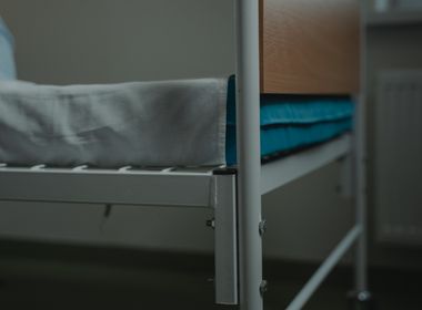 Manual hospital bed frame