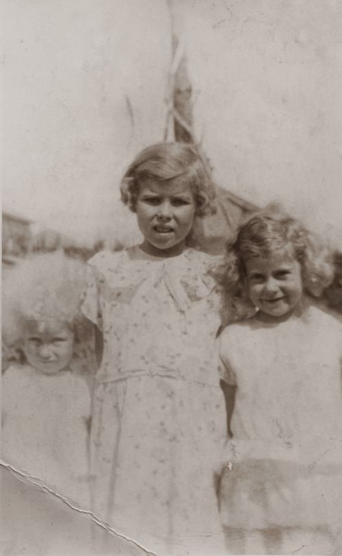 Free Sepia-toned vintage portrait of three young girls outdoors, evoking nostalgia and innocence. Stock Photo