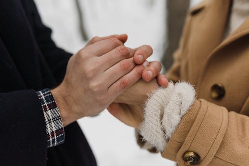 Cold Hands, Soft Hearts — Why Winter Sparks More Gentle Love Moments