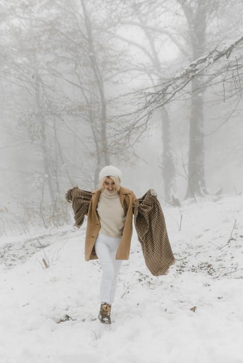 Snow clothes fotografías e imágenes de alta resolución - Alamy