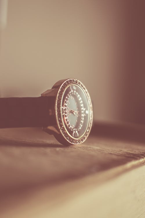 Free Silver and Black Round Analog Watch Stock Photo
