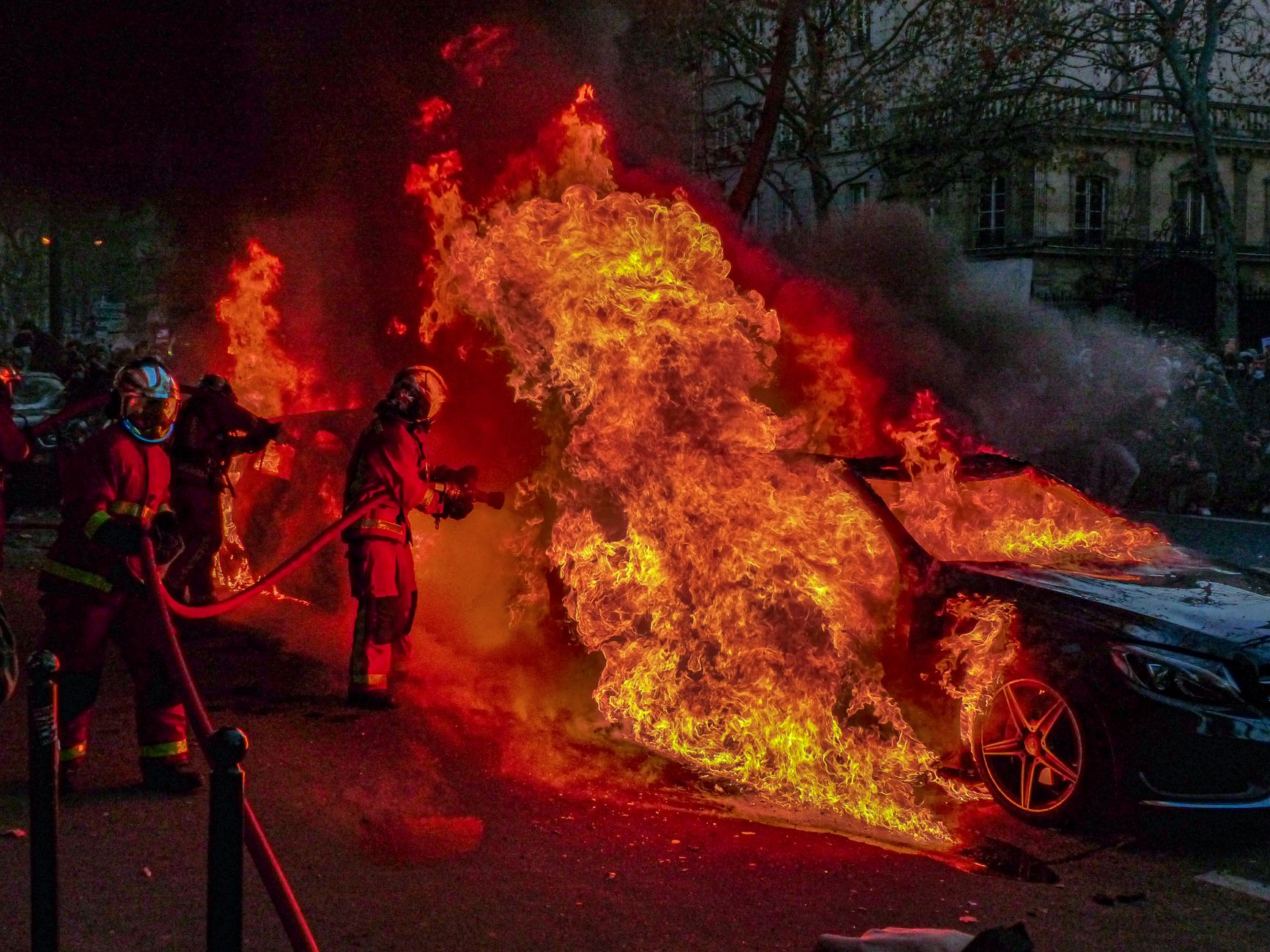 Auto door brand verwoest op Lübeckweg