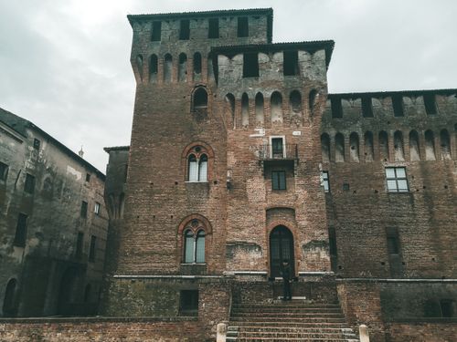 Free A captivating view of a historic castle with prominent brick architecture and medieval design. Stock Photo