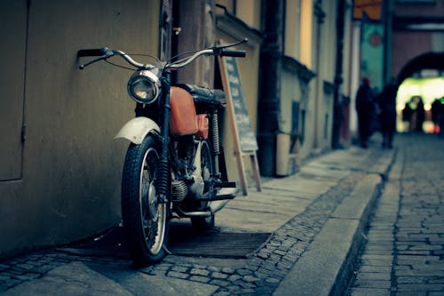 Motocicleta Negra Naranja Plata Y Blanca